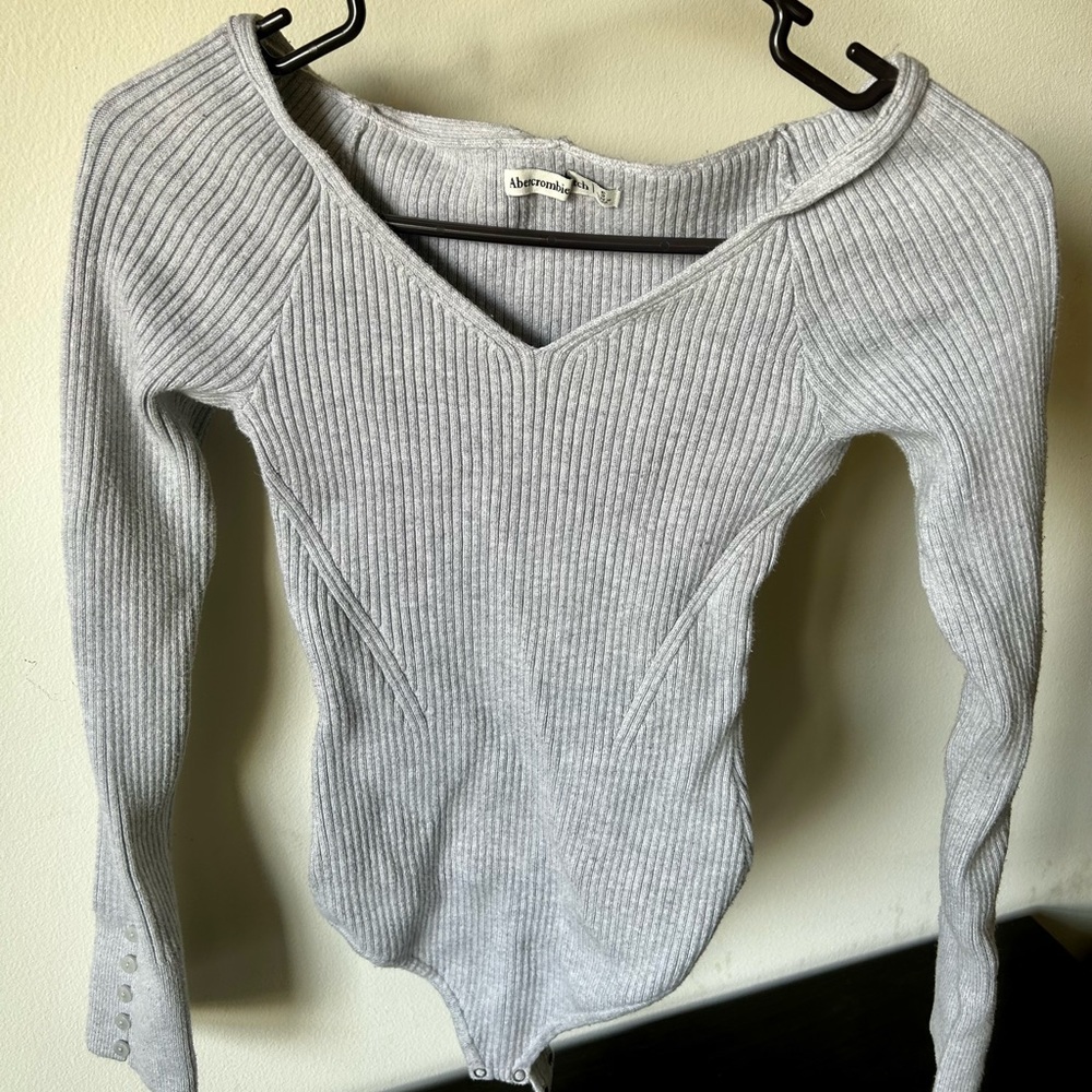 Abercrombie grey off shoulder bodysuit